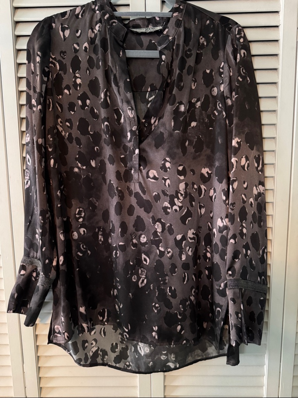 GO BY GO SILK Black and Taupe Leopard-Print V-Neck Blouse